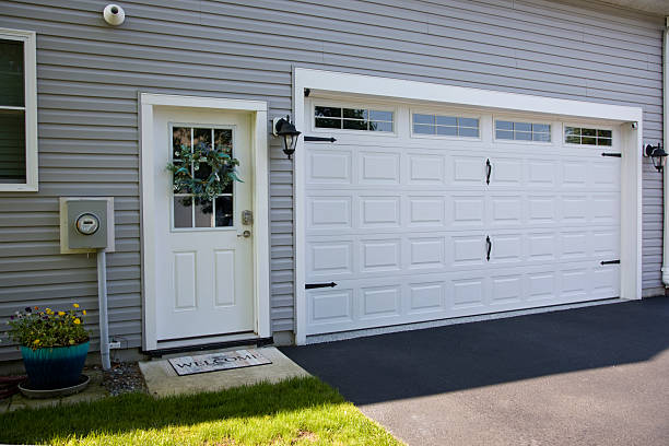 24/7 Emergency Garage Door Panel Replacement experts in Eagle Lake, WI